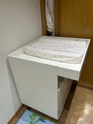 Cómoda cambiador MYLLRA + colchoneta
