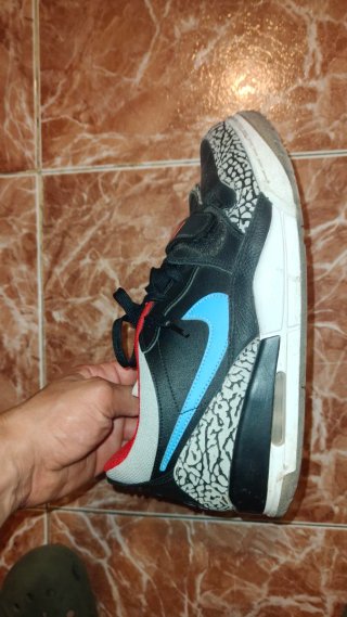 Zapatillas Jordan Negras y Azules