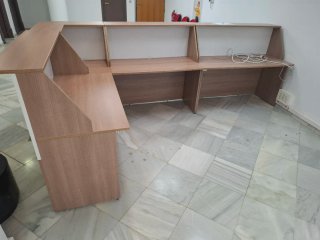Mueble de oficina recibidor madera en buen estado