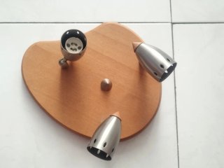 Lámpara de madera y metal