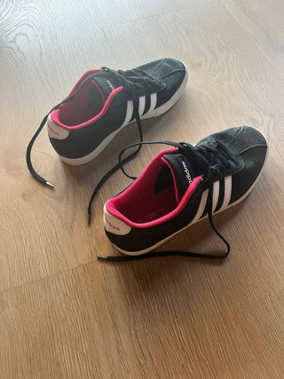 Zapatillas Adidas Negras y Rosas Talla [Talla]