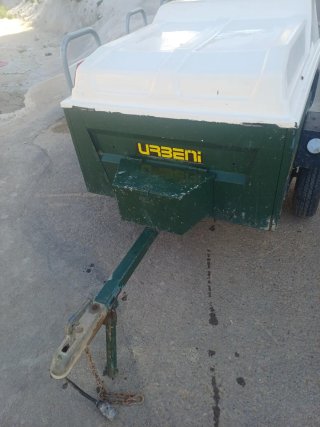 Remolque Urbani verde con tapa blanca
