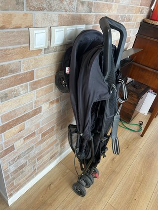 Silla de paseo Maclaren plegable tipo paraguas.