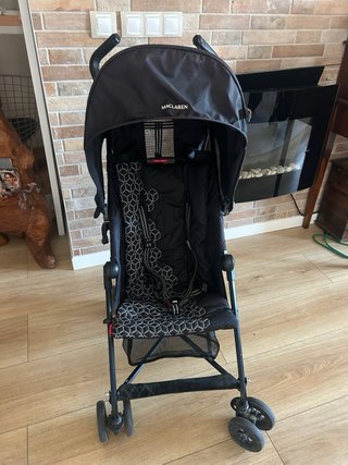 Silla de paseo Maclaren plegable tipo paraguas.