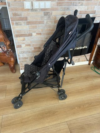 Silla de paseo Maclaren plegable tipo paraguas.