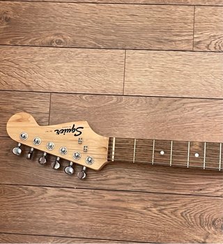 Guitarra Squier Mini Negra
