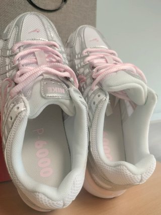 Nike P-6000 Plata/Blanco/Rosa Talla 39EU