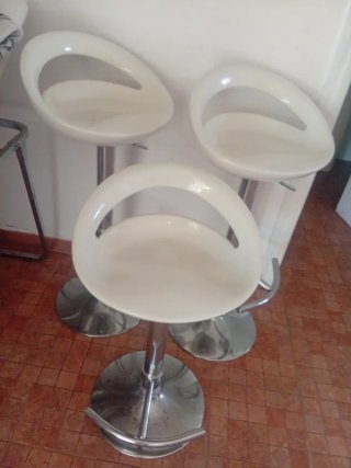 3 Taburetes de Bar Altos