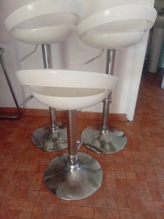 3 Taburetes de Bar Altos