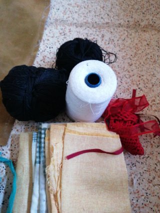 Pezzi similpelle + accessori cucito