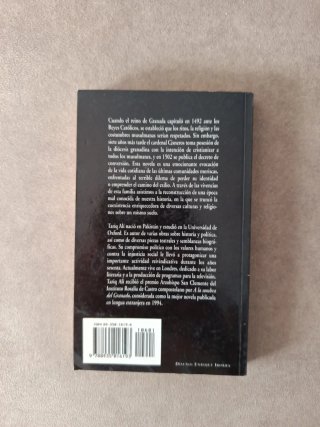 A la sombra del Granado una novela de la Espana...