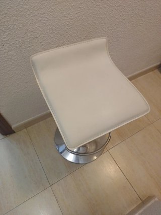 Taburete blanco regulable