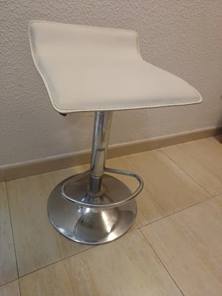Taburete blanco regulable
