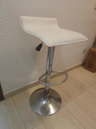 Taburete blanco regulable