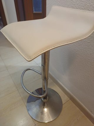 Taburete blanco regulable