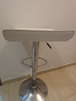 Taburete blanco regulable