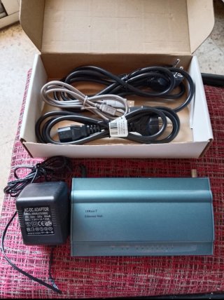 Hub Ethernet 10Base-T con Adaptador AC