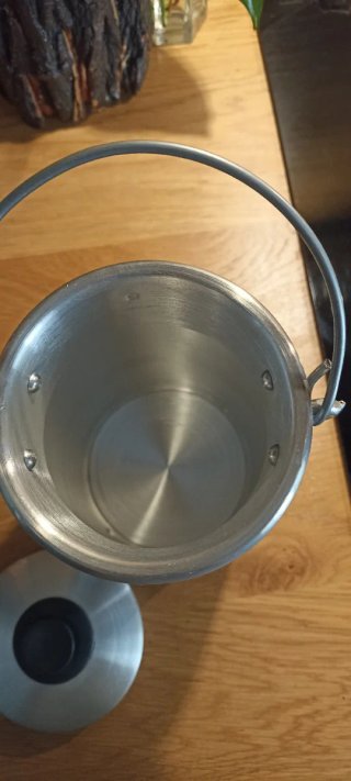Lechera pequeña de metal