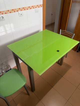 Mesa plegables con 2 sillas
