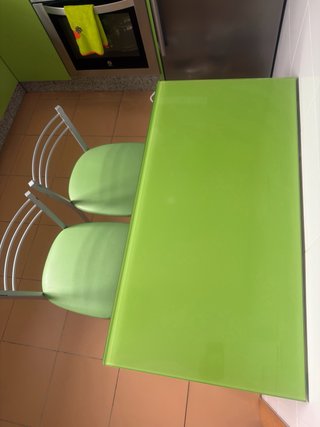 Mesa plegables con 2 sillas