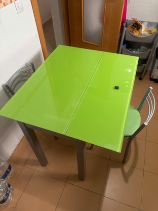 Mesa plegables con 2 sillas