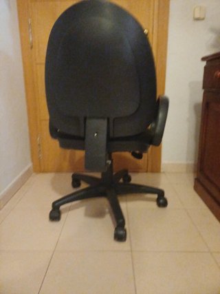 Silla de oficina negra
