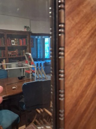 Armario grande de madera con espejo