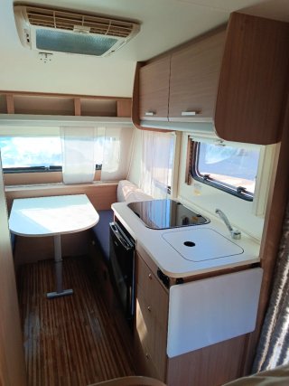 Caravana Adrià Aviva 350L