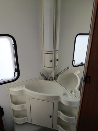 Caravana Adrià Aviva 350L