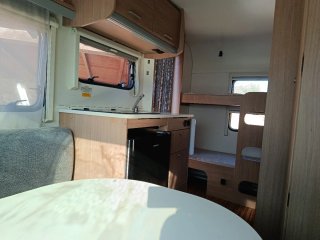 Caravana Adrià Aviva 350L