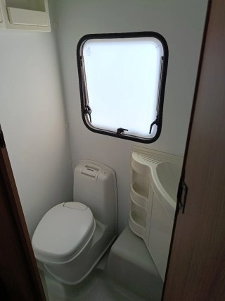 Caravana Adrià Aviva 350L