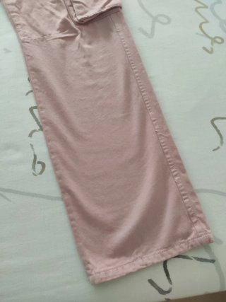 Pantalones cargo Stradivarius rosas