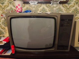 Televisor Sanyo Metálico GL Beige/Gris Antiguo