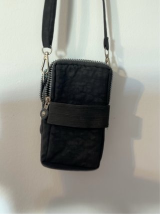 Bandolera negra con cremalleras