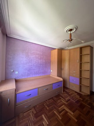 Cama juvenil y muebles de habitación