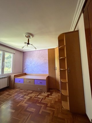 Cama juvenil y muebles de habitación