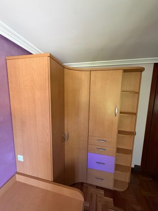 Cama juvenil y muebles de habitación