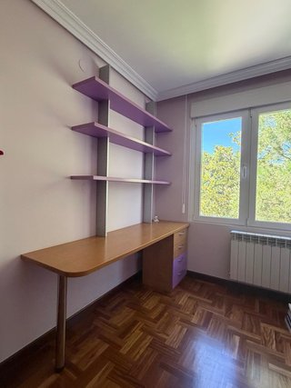 Cama juvenil y muebles de habitación
