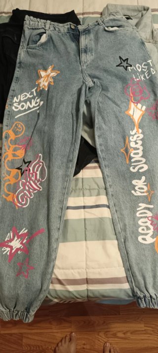 Pantalón Stradivarius Talla 40 con Estampado