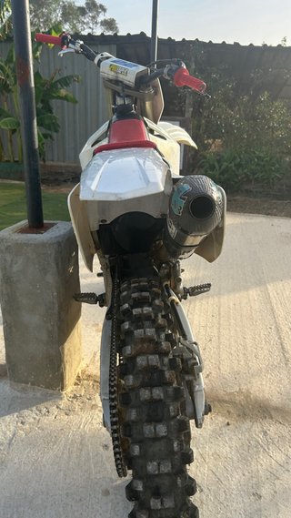Moto Cross Yamaha YZ250 Blanca y Roja
