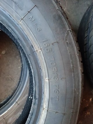 2 Neumáticos Arivo 165/70-13 79T
