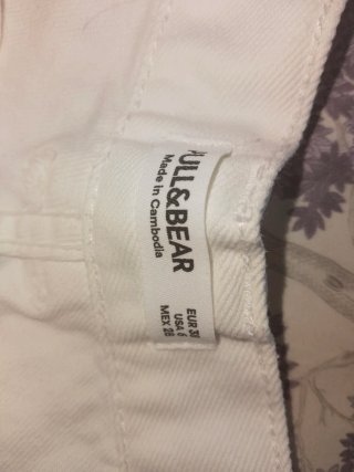 Pantalón corto vaquero blanco desgastado