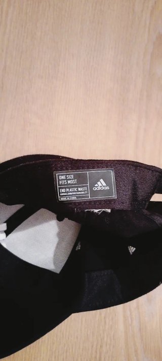 Cappellino Adidas nero con strisce