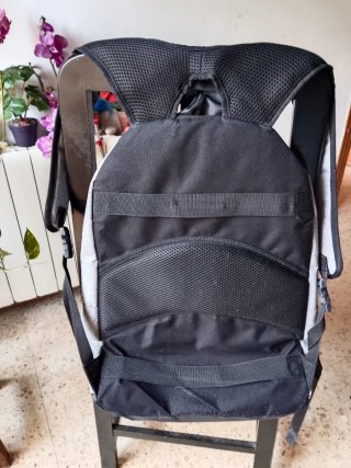 Mochila escolar gris