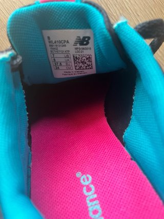 Zapatillas New Balance grises y rosas