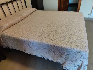 Colcha de ganchillo artesanal hecha a mano