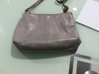 Bolso bandolera beige y marrón