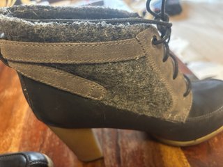 Scarponcini Geox pelle nera e feltro