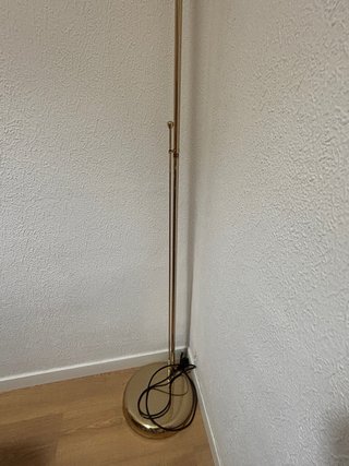 Lámpara de pie dorada vintage