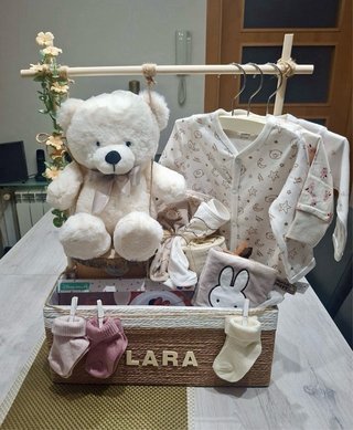 Cestas bebé y tartas pañales personalizadas